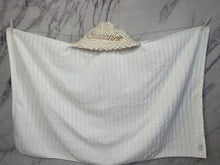 Load image into Gallery viewer, Cream Ziggy Bath Hoodie/Hooded Towel