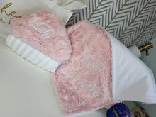 Load image into Gallery viewer, Pink Embossed Leaves Gift Set