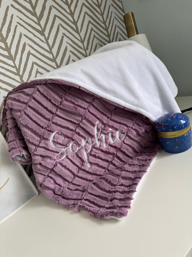 Mauve Oxford Flat White Back Blanket No Ruffle