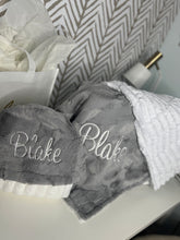 Load image into Gallery viewer, Gray Hyde with White Oxford Back Gift Set