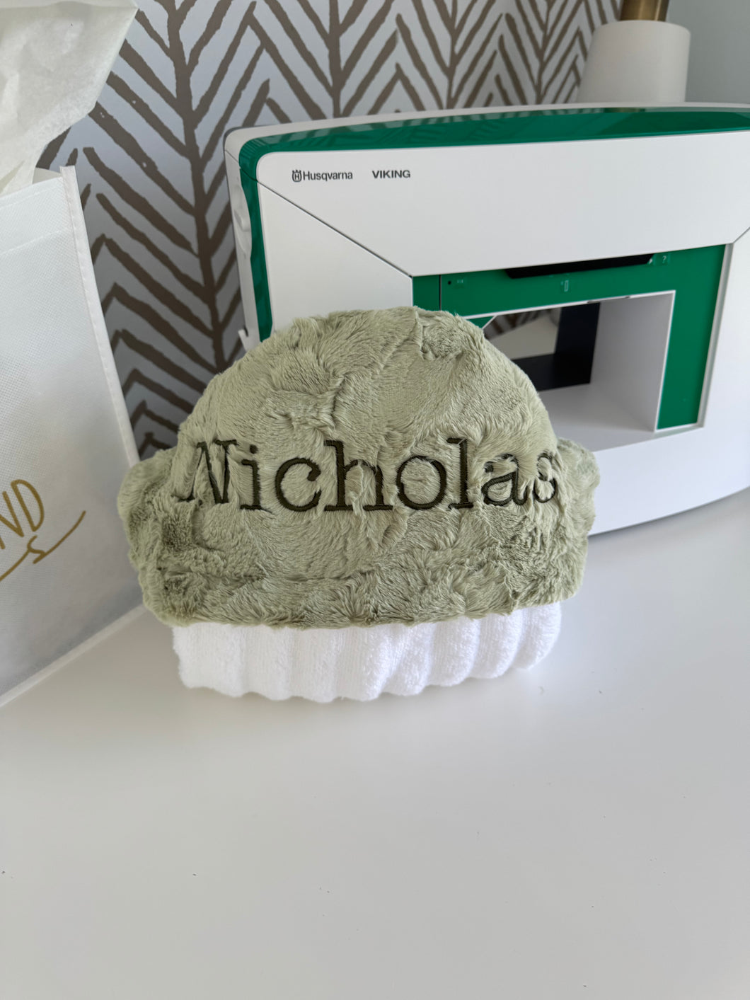 Thyme Hyde with Olive Embroidery Bath Hoodie/Hooded Towel