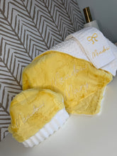 Load image into Gallery viewer, Canary Hyde with white bubble back &amp; Bow Burp Cloth Gift Set