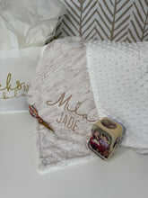 Load image into Gallery viewer, Pearl Willow &amp; Ivory Bubble Blanket