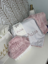 Load image into Gallery viewer, Dusty Pink Hyde Gift Set