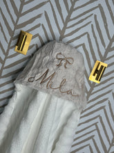 Load image into Gallery viewer, Pearl Willow with Bow &amp; Name Hooded Towel