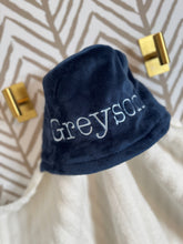 Load image into Gallery viewer, Icy Blue Willow with Navy Gift Set