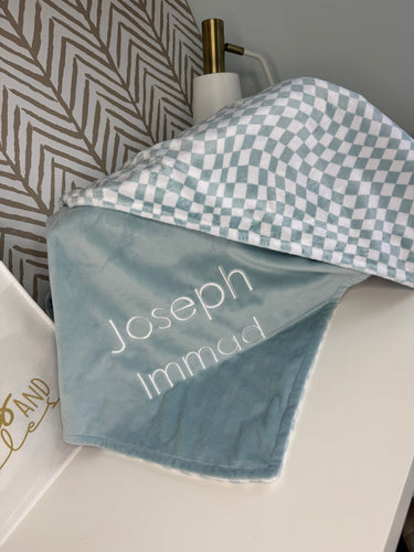 Wavy Checkered Mist & White Blanket