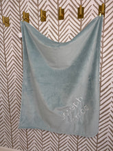 Load image into Gallery viewer, Wavy Mist &amp; White Checkered Gift Set