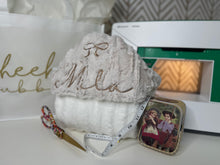 Load image into Gallery viewer, Pearl Willow with Bow &amp; Name Hooded Towel