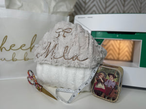 Pearl Willow with Bow & Name Hooded Towel