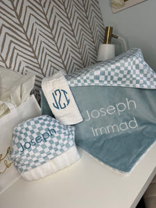 Wavy Mist & White Checkered Gift Set