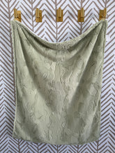 Load image into Gallery viewer, Thyme Hyde Flat White Back Blanket No Ruffle