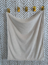 Load image into Gallery viewer, Pearl Willow with Flat Pearl Back Gift Set