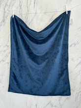 Load image into Gallery viewer, Gray Hyde Flat Navy Back Blanket