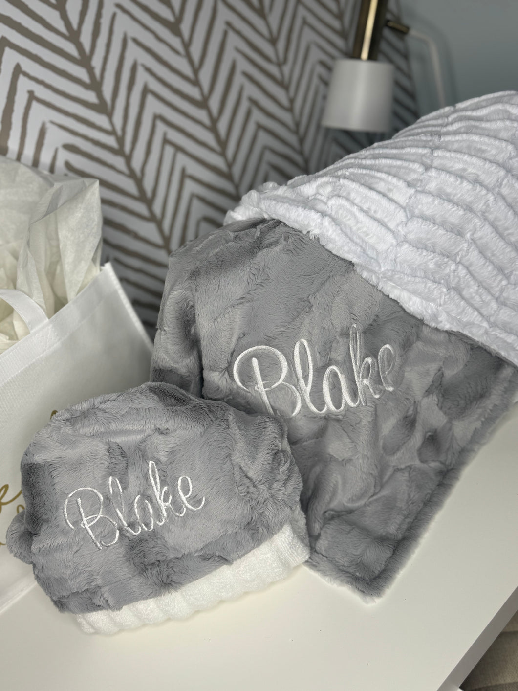 Gray Hyde with White Oxford Back Gift Set