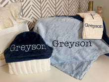 Load image into Gallery viewer, Icy Blue Willow with Navy Gift Set